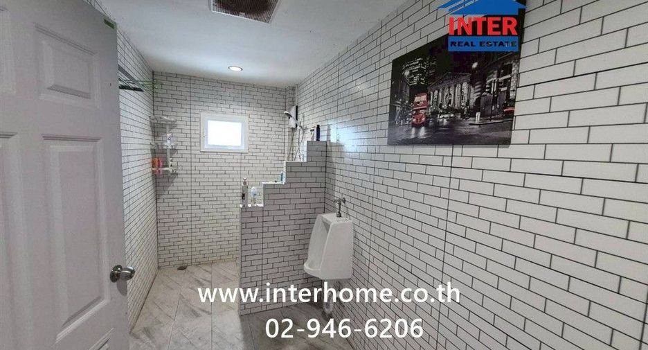 For sale 3 bedrooms retail Space in Khan Na Yao, Bangkok