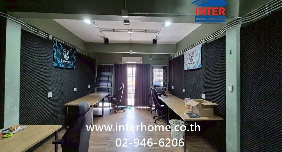 For sale 3 bedrooms retail Space in Khan Na Yao, Bangkok
