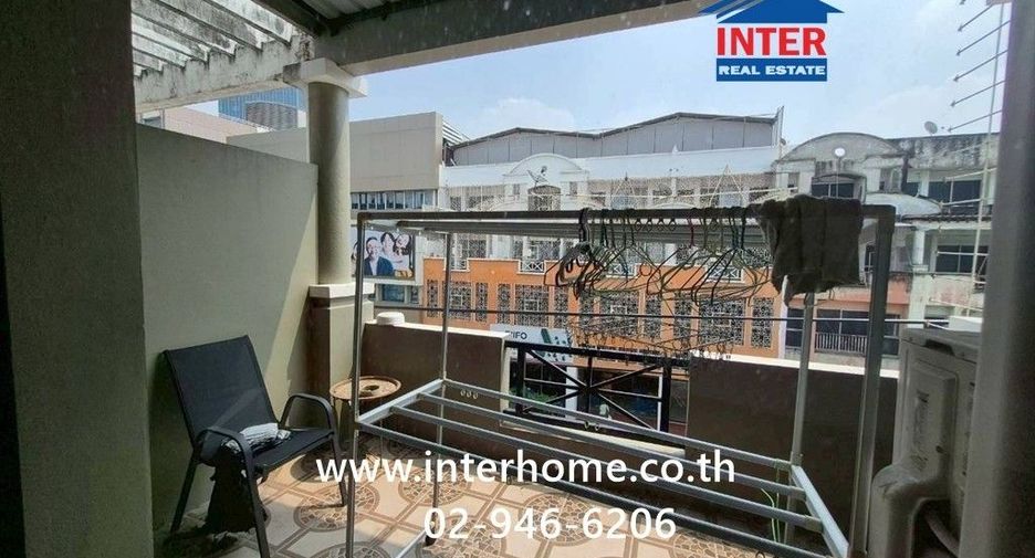 For sale 3 bedrooms retail Space in Khan Na Yao, Bangkok
