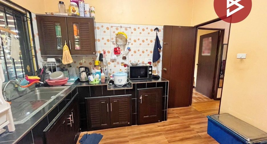 For sale 4 bedrooms house in Mueang Chai Nat, Chainat