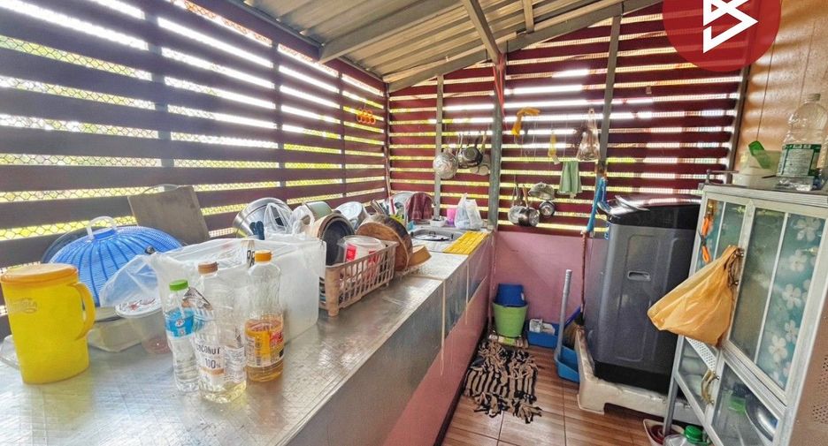 For sale 4 bedrooms house in Mueang Chai Nat, Chainat