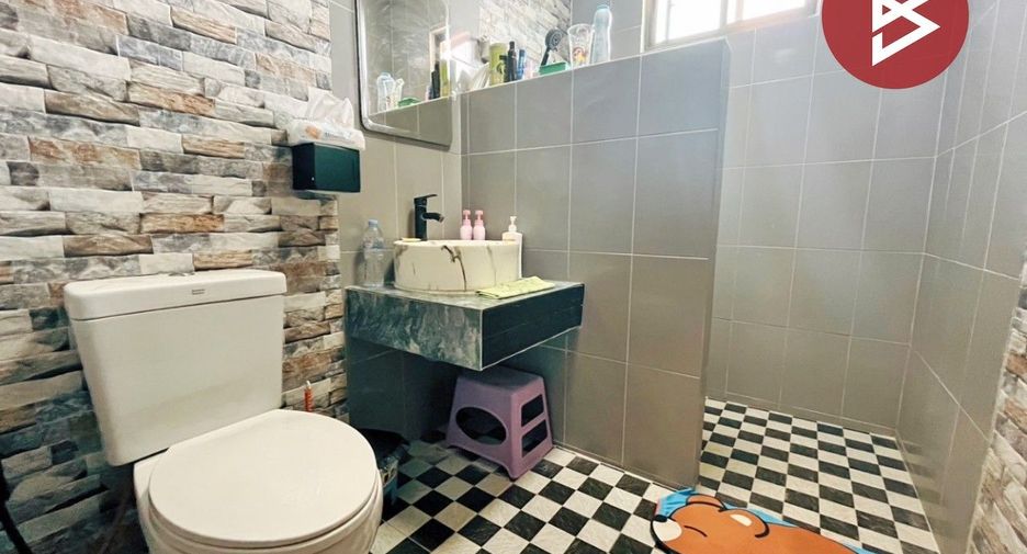 For sale 4 bedrooms house in Mueang Chai Nat, Chainat