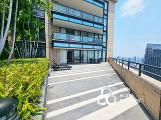 For rent 3 bedrooms serviced apartment in Khlong Toei, Bangkok
