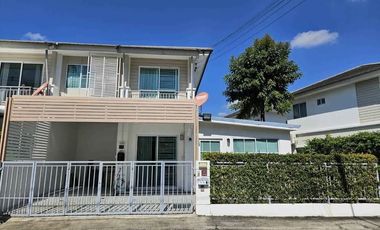 For rent 4 bedrooms townhouse in Mueang Chiang Mai, Chiang Mai