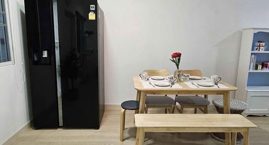 For rent 4 bedrooms townhouse in Mueang Chiang Mai, Chiang Mai