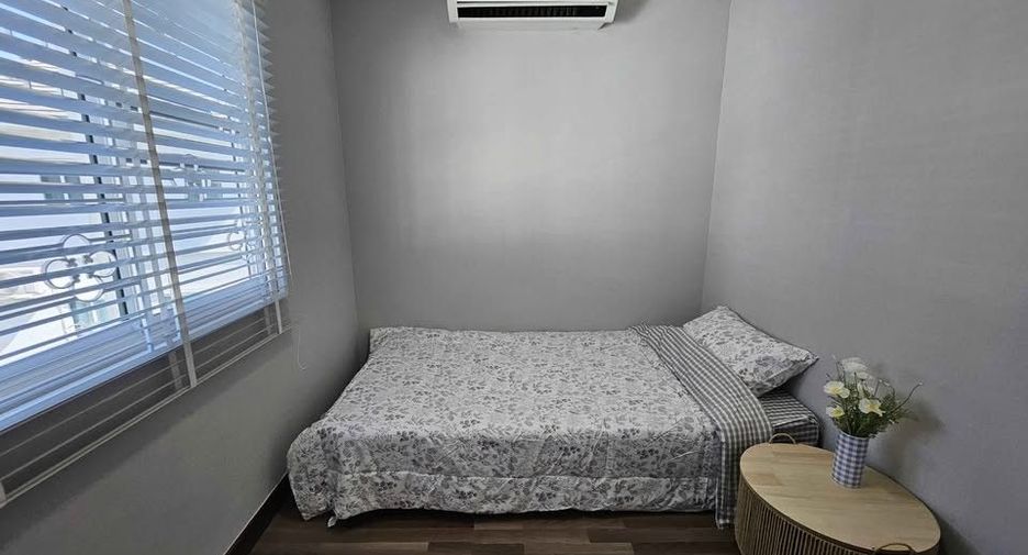 For rent 4 bedrooms townhouse in Mueang Chiang Mai, Chiang Mai