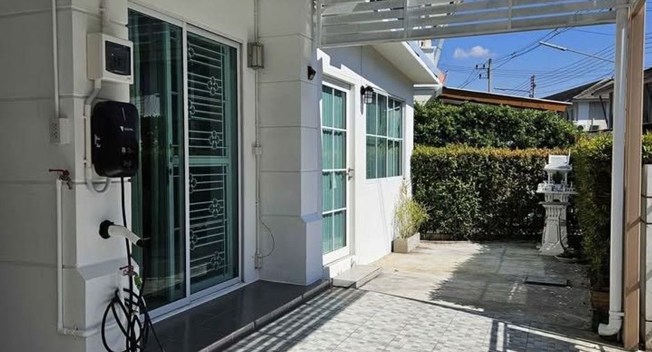 For rent 4 bedrooms townhouse in Mueang Chiang Mai, Chiang Mai