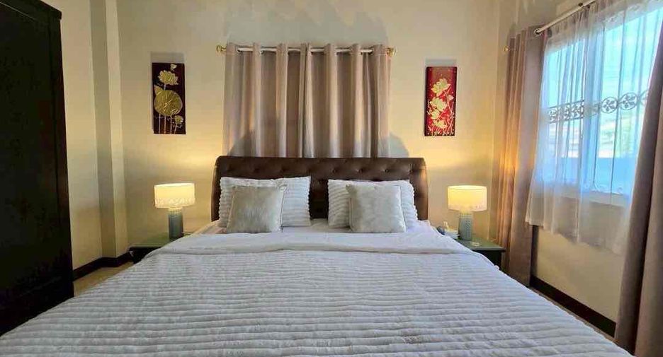 Villa en alquiler de 3 habitaciones en Bang Lamung, Chonburi