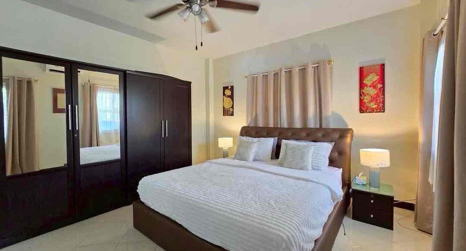 Villa en alquiler de 3 habitaciones en Bang Lamung, Chonburi
