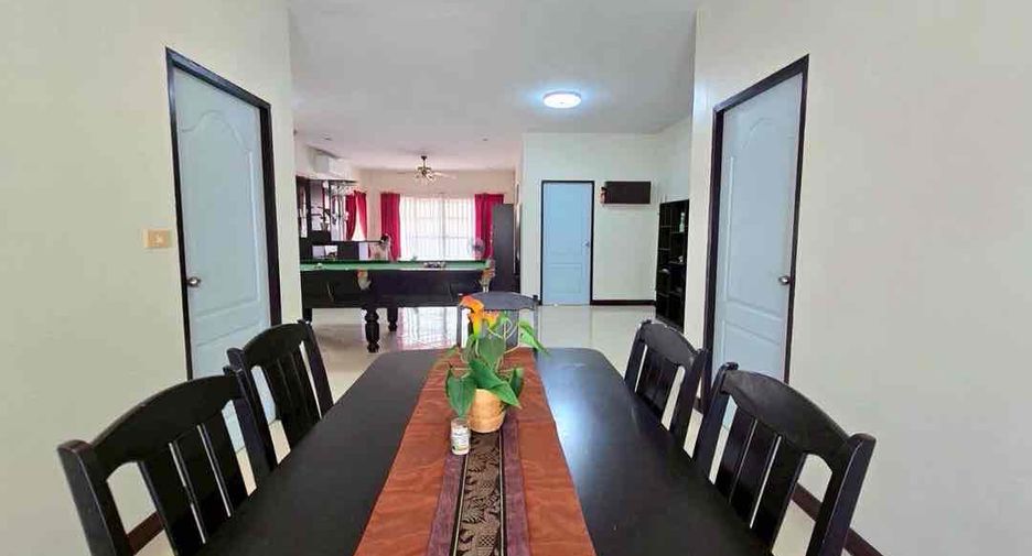 Villa en alquiler de 3 habitaciones en Bang Lamung, Chonburi
