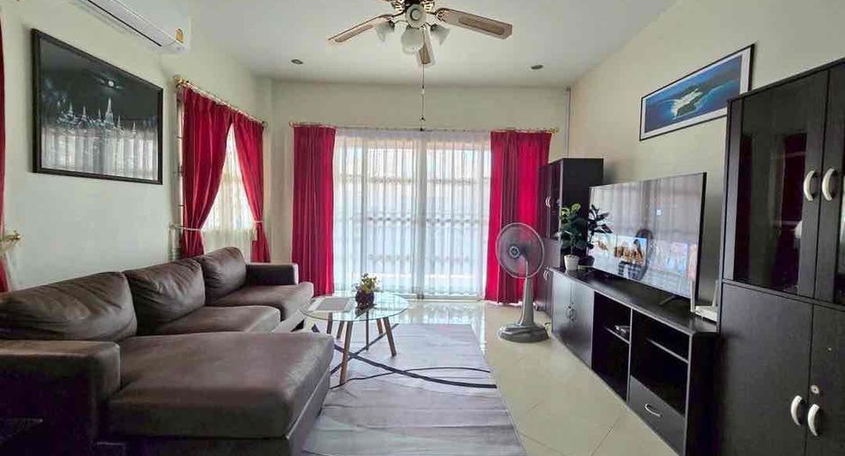 Villa en alquiler de 3 habitaciones en Bang Lamung, Chonburi