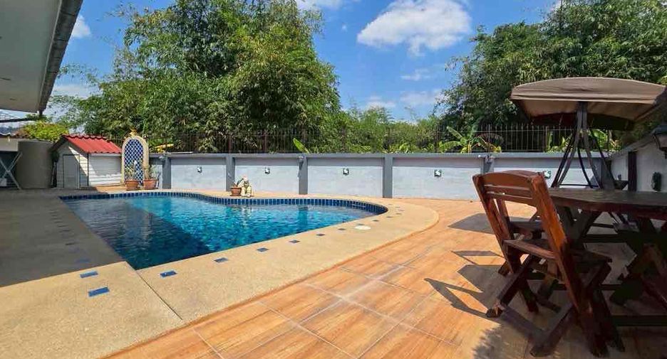 Villa en alquiler de 3 habitaciones en Bang Lamung, Chonburi