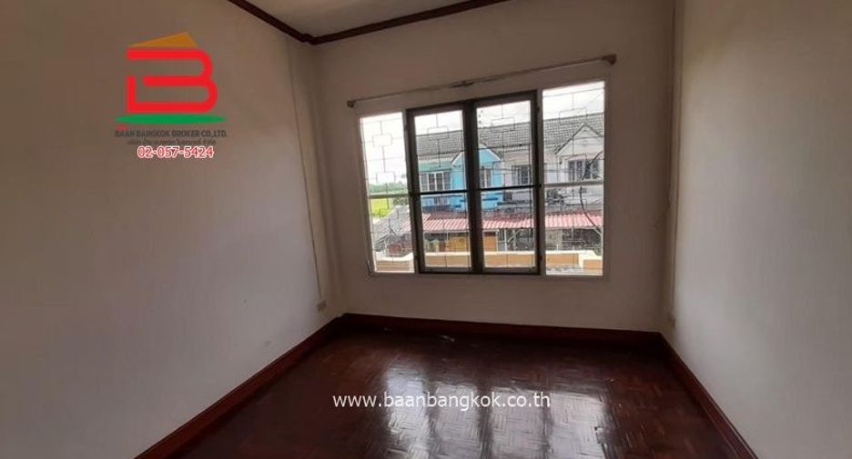 For rent 3 bedrooms townhouse in Khlong Sam Wa, Bangkok