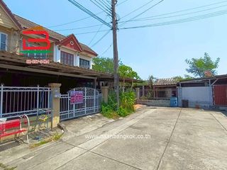 出租 3 卧室 联排别墅 在 Khlong Sam Wa, 曼谷