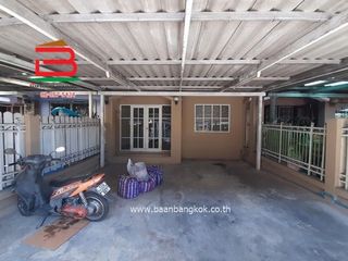 出租 3 卧室 联排别墅 在 Khlong Sam Wa, 曼谷