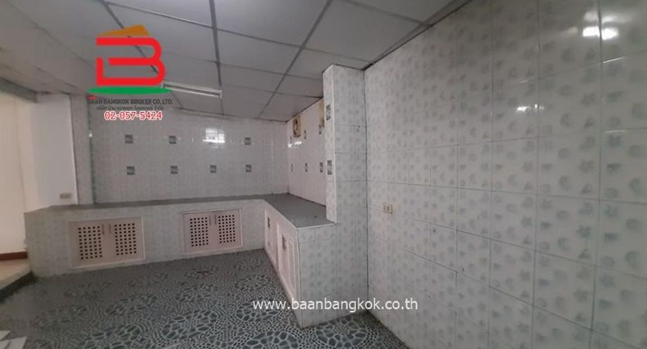 For rent 3 bedrooms townhouse in Khlong Sam Wa, Bangkok