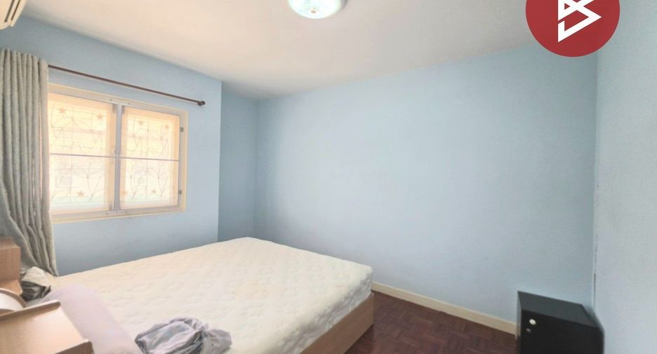 For sale 3 bedrooms townhouse in Mueang Samut Prakan, Samut Prakan