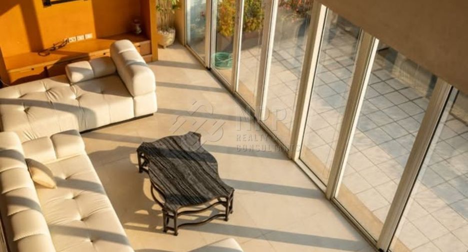 For sale 6 bedrooms condo in Watthana, Bangkok