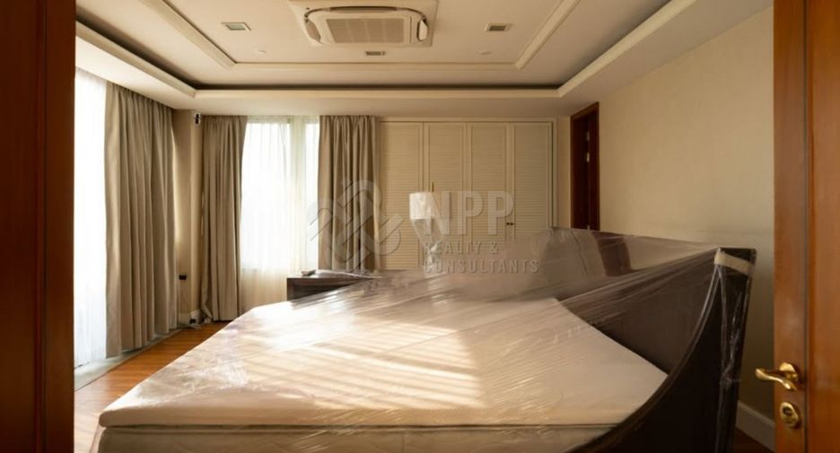For sale 6 bedrooms condo in Watthana, Bangkok