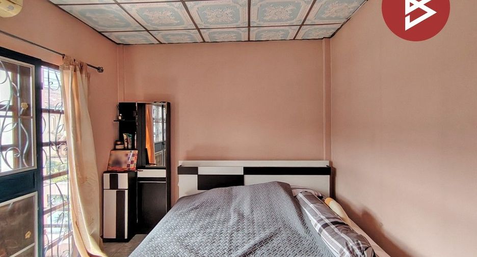À vendre 3 chambres maison de ville à Lak Si, Bangkok