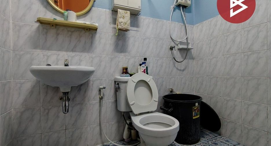 À vendre 3 chambres maison de ville à Lak Si, Bangkok