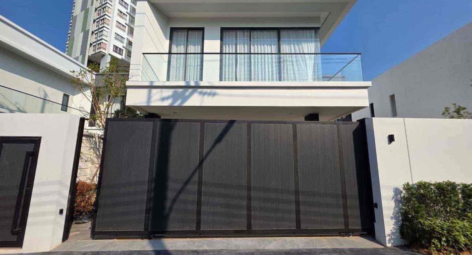 For rent 4 bedrooms villa in Central Pattaya, Pattaya