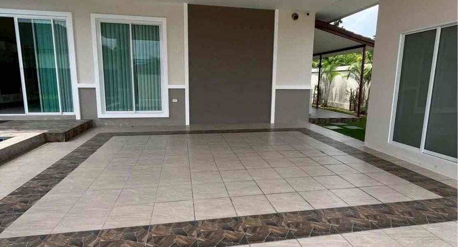 À louer 3 chambres villa à Bang Lamung, Chonburi