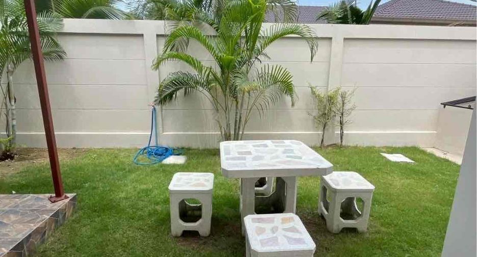 À louer 3 chambres villa à Bang Lamung, Chonburi