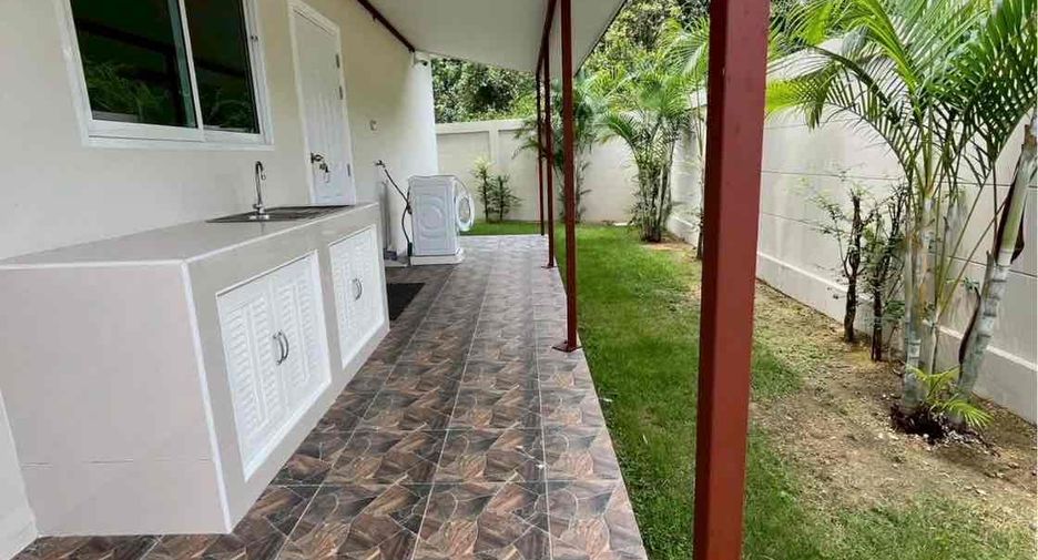 À louer 3 chambres villa à Bang Lamung, Chonburi