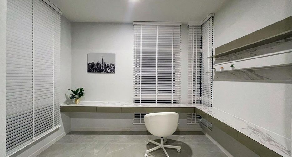 Casa en alquiler de 4 habitaciones en Prawet, Bangkok