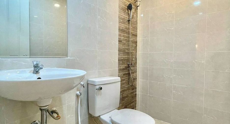 Продажа 3 спальни таунхаус в Si Racha, Чонбури