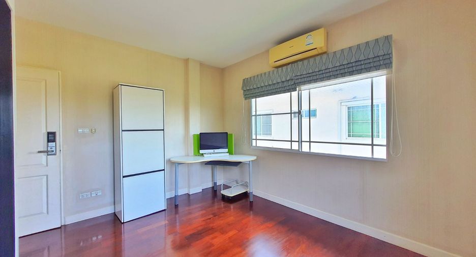 For sale 4 bedrooms house in Pak Kret, Nonthaburi