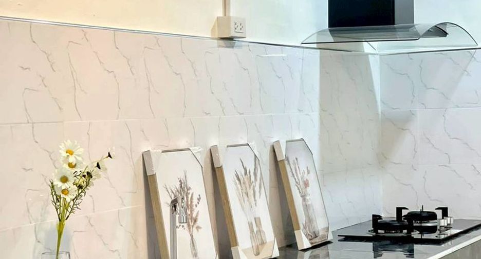 Casa adosada en venta de 3 habitaciones en Si Racha, Chonburi