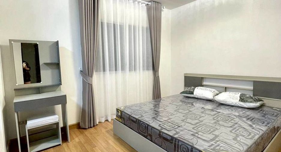 Casa adosada en venta de 3 habitaciones en Si Racha, Chonburi