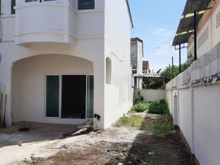 For sale 2 bedrooms townhouse in Sai Noi, Nonthaburi