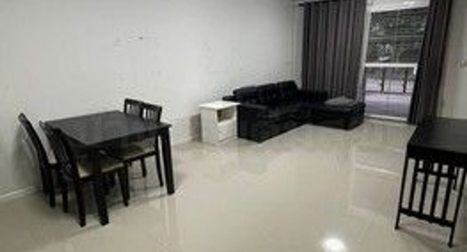 For rent 3 bedrooms townhouse in Don Mueang, Bangkok