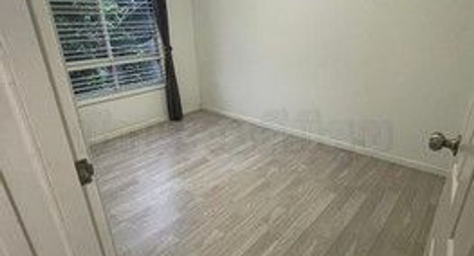 For rent 3 bedrooms townhouse in Don Mueang, Bangkok