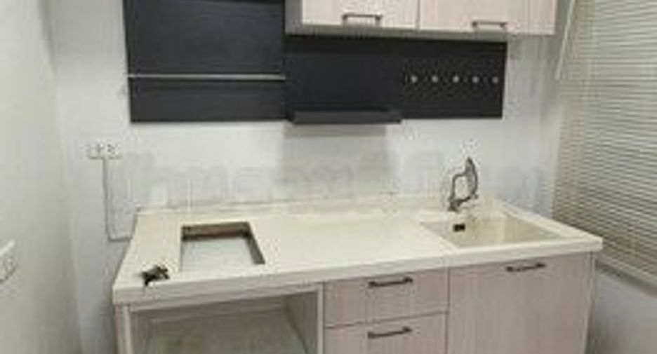 For rent 3 bedrooms townhouse in Don Mueang, Bangkok