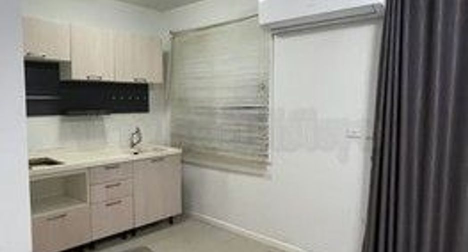 For rent 3 bedrooms townhouse in Don Mueang, Bangkok