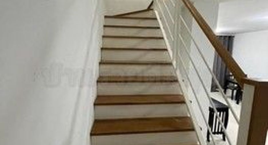 For rent 3 bedrooms townhouse in Don Mueang, Bangkok