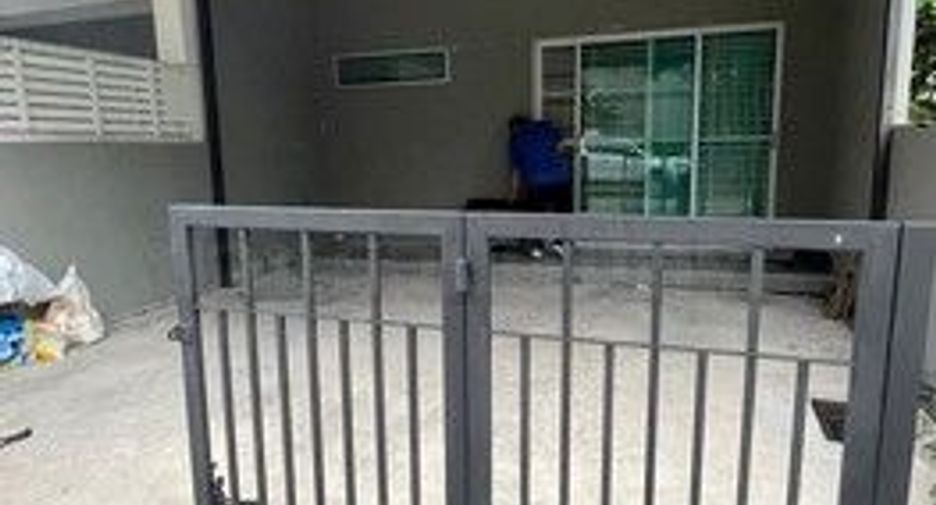 For rent 3 bedrooms townhouse in Don Mueang, Bangkok
