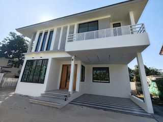 出租 5 卧室 独立屋 在 Chatuchak, 曼谷