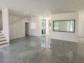 出租 5 卧室 独立屋 在 Chatuchak, 曼谷