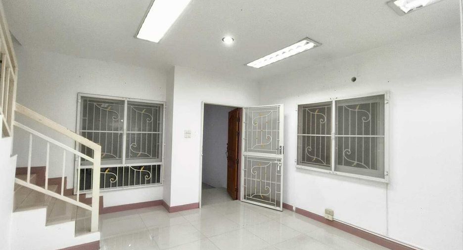 À vendre 4 chambres maison de ville à Don Mueang, Bangkok