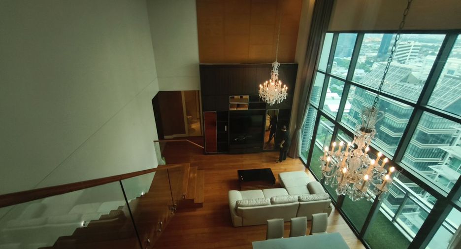For rent 3 bedrooms condo in Khlong Toei, Bangkok