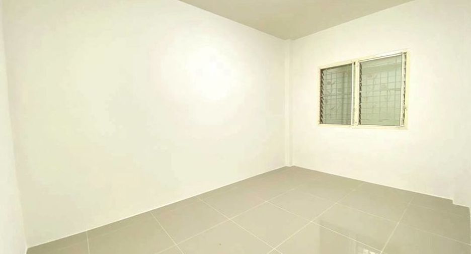 Casa adosada en venta de 3 habitaciones en Si Racha, Chonburi