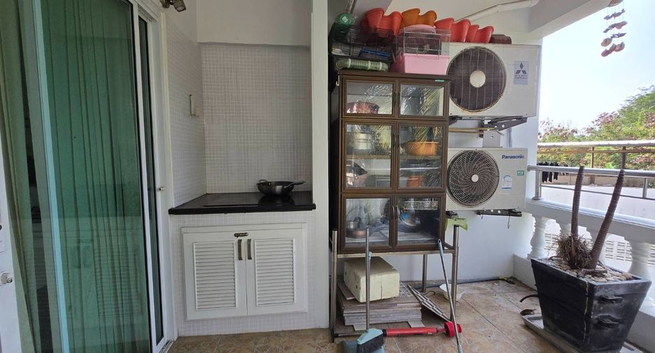 For rent 3 bedrooms condo in Bang Lamung, Chonburi