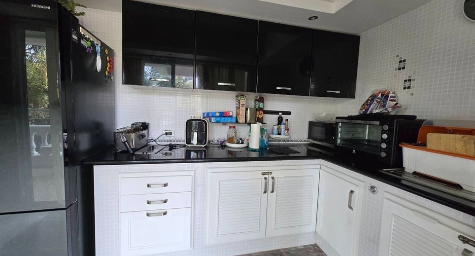 For rent 3 bedrooms condo in Bang Lamung, Chonburi