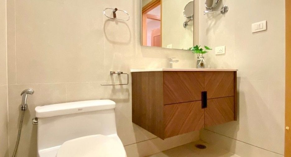 For rent 1 bed condo in Khlong Toei, Bangkok