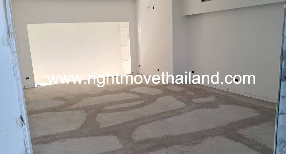 For rent 4 bedrooms retail Space in Pathum Wan, Bangkok